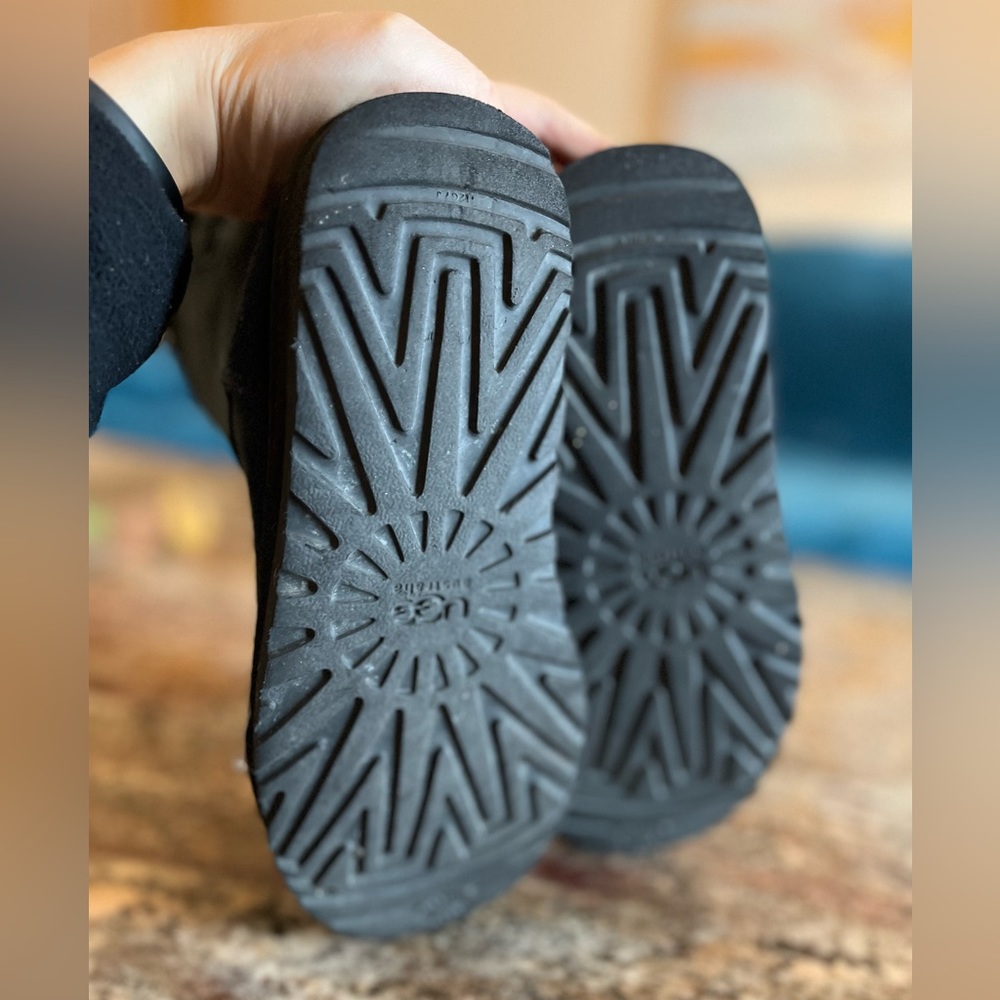 UGG Bow Tie Black Boots - Picture 6 of 12